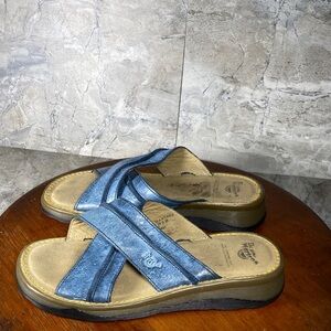 Dr. Martens Vintage 90’s Women’s Size 7 Blue Leather Chunky Sandals